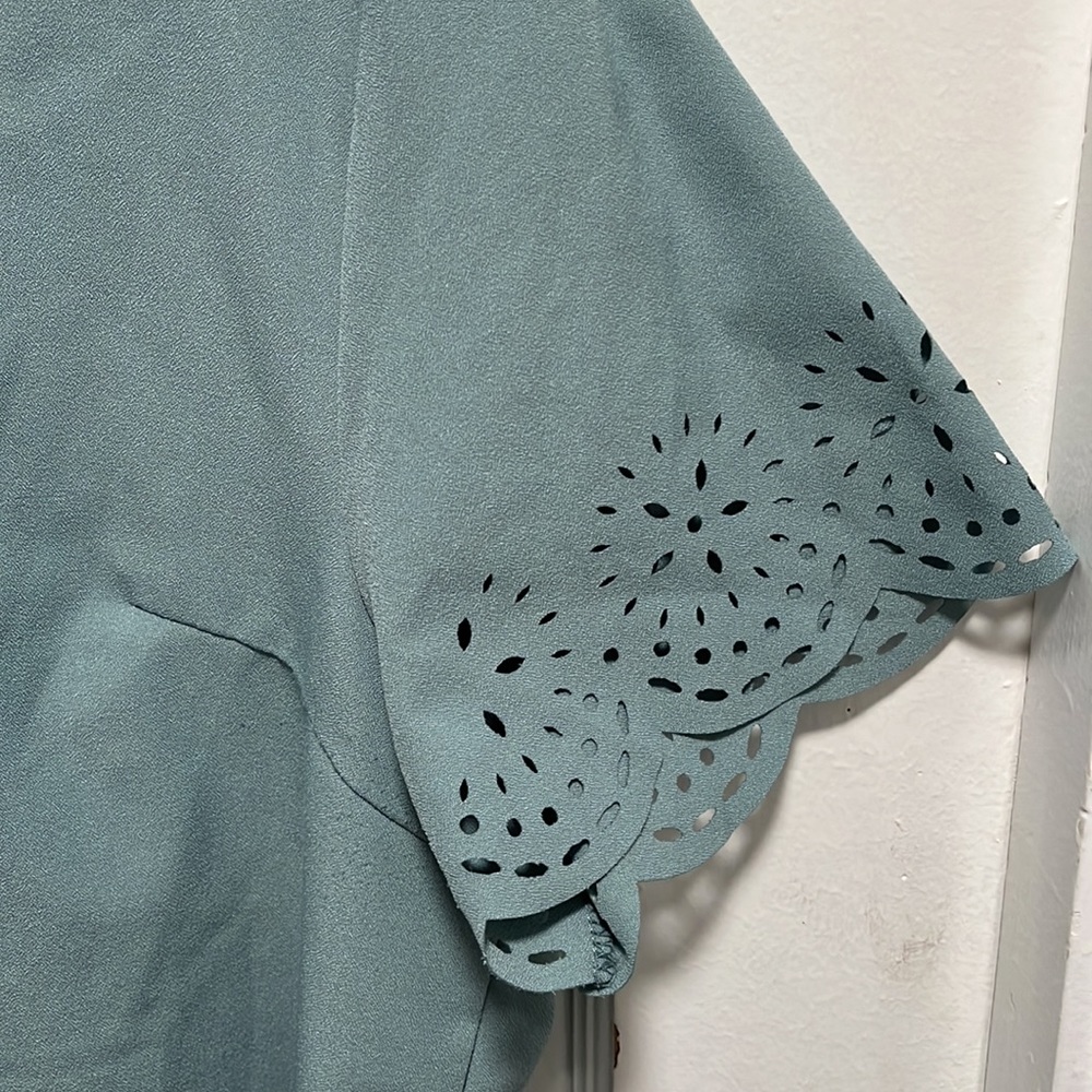 SHEIN Top - Picture 4 of 10